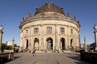 Expansive Island Galleries Image 2