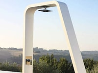 Artistically Arched Outdoor Showers Image 2