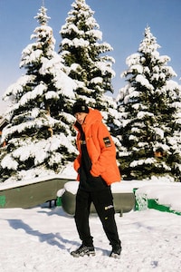 Snowboarding-Inspired Urbanwear Image 3