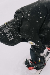 Snowboarding-Inspired Urbanwear Image 7