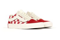 Chinese Holiday-Themed Canvas Shoes Image 5