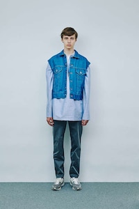 Experimental Exaggerated Fashion Image 6