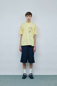Experimental Exaggerated Fashion Image 8