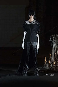 Luxurious T-Shirt-Constructed Bags Image 7