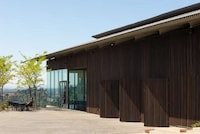 Glassy Wine Tasting Rooms Image 6