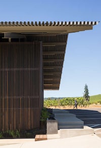 Glassy Wine Tasting Rooms Image 7