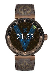 Travel-Centric Luxe Watches Image 4