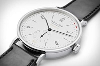 Discreet Date Indicator Timepieces Image 4