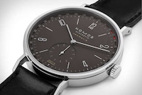 Discreet Date Indicator Timepieces Image 5