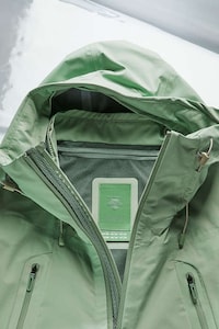 Functional Spring Tech Apparel Image 8