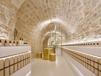 Incredibly Luxurious Shop Interiors Image 8