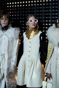 Mesmerizingly Theatrical Fashion Presentations Image 2