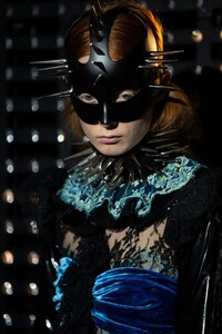 Mesmerizingly Theatrical Fashion Presentations Image 6