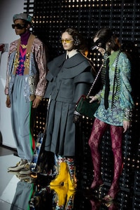 Mesmerizingly Theatrical Fashion Presentations Image 8