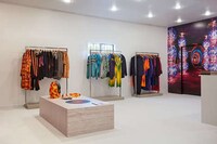 Psychedelia-Inspired Clothing Pop-Ups Image 3