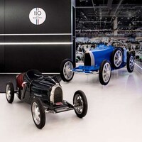 Curvaceous Retro Roadsters Image 5