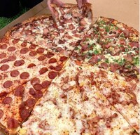Delivery-Unfriendly Gigantic Pizzas Image 2