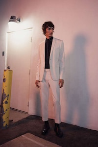 Elegant New Wave Fashion Image 3