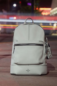 Elegant New Wave Fashion Image 4