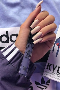 Lipstick-Inspired Sportswear Image 2