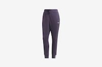 Lipstick-Inspired Sportswear Image 6