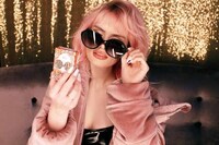 Eyebrow-Accenting Sunglasses Image 4