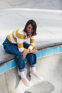 Elegant Rose Slip-On Shoes Image 2