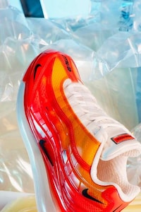 Customizable Bubble-Like Sneakers Image 4