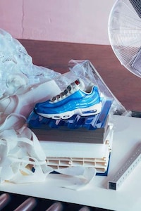 Customizable Bubble-Like Sneakers Image 7