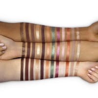 Versatile Metallic Eye Shadows Image 6