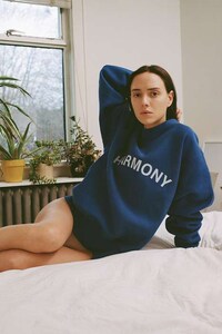 Collegiate-Influenced Streetwear Image 4