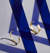 Reflective Light-Accented Jewelry Image 3
