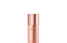 Glow-Boosting Highlighting Mists