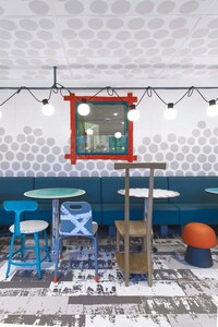 Intentionally Clashing QSR Interiors Image 4