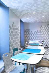 Intentionally Clashing QSR Interiors Image 5