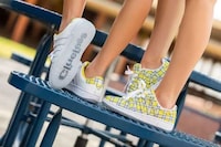 90s-Themed Plaid Sneakers Image 5