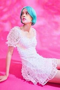 Nostalgic 90s Dresses Image 8