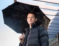 Fumble-Free Quick-Fold Umbrellas Image 4