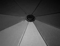 Fumble-Free Quick-Fold Umbrellas Image 6
