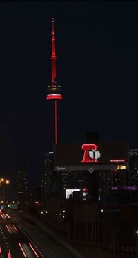 Light-Up Landmark Ads Image 4