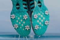 Upcycled Plastic-Made Golf Shoes Image 2