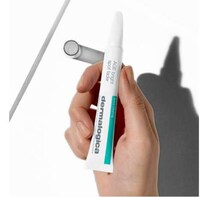 Clearing Anti-Aging Skincare Products Image 2