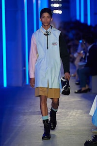 Neon-Lit Runway Sets Image 6