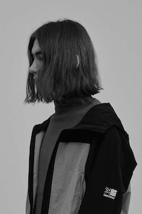 Shoegaze-Influenced Summer Fashion Image 2