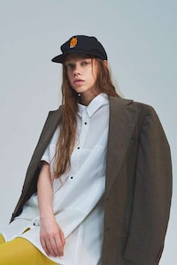Shoegaze-Influenced Summer Fashion Image 3