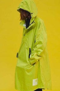 Shoegaze-Influenced Summer Fashion Image 4