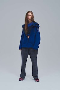 Shoegaze-Influenced Summer Fashion Image 5