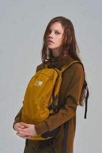 Shoegaze-Influenced Summer Fashion Image 6