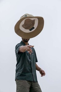 Desert-Inspired Spring Menswear Image 4