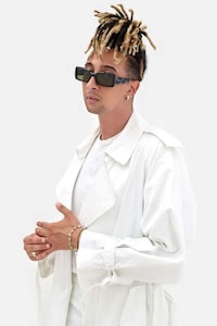 Chic 60s-Inspired Glasses Image 5